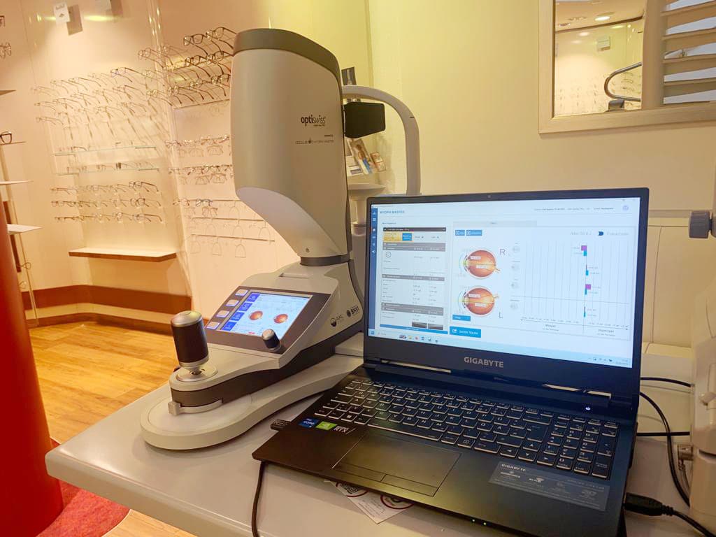 BIOMETRICS, Myopia Master von Oculus bei Optik Boysen in Rostock, neue Innovation für Augenoptiker